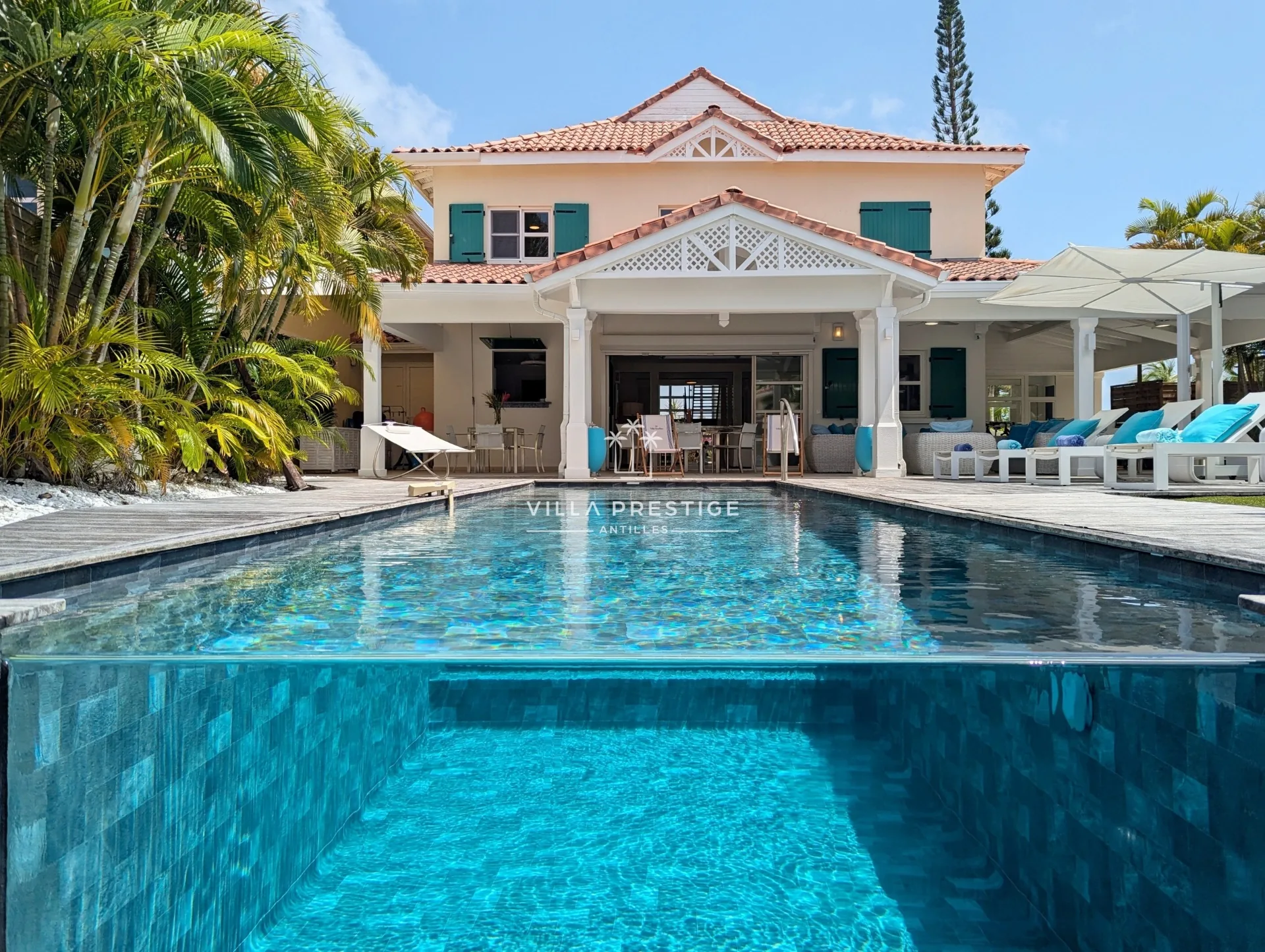 Villa de prestige avec piscine à débordement aux Antilles